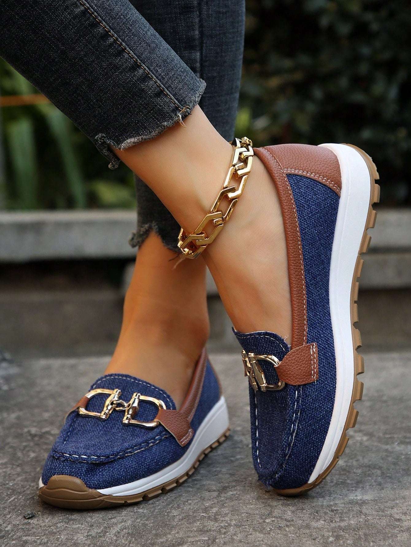EB EMERY™ | MERCEDITAS CON TACHUELAS