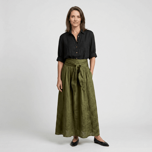 EVA BLANCA™ Vera – Conjunto Elegante de Dos Piezas (Blusa Negra y Falda Midi Verde Oliva)