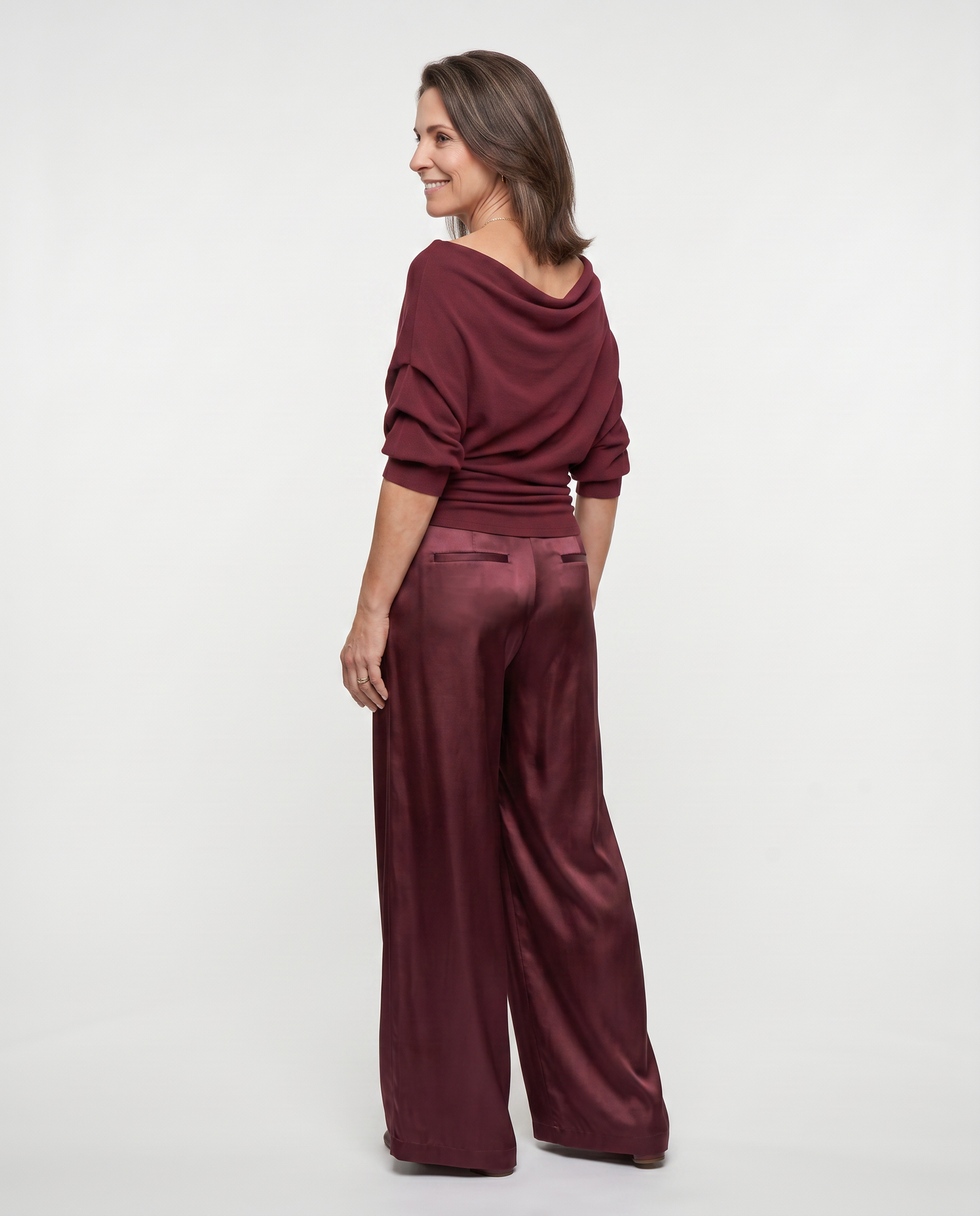 EB GALA™ | ELEGANTE TRAJE CON HOMBROS DESCUBIERTOS