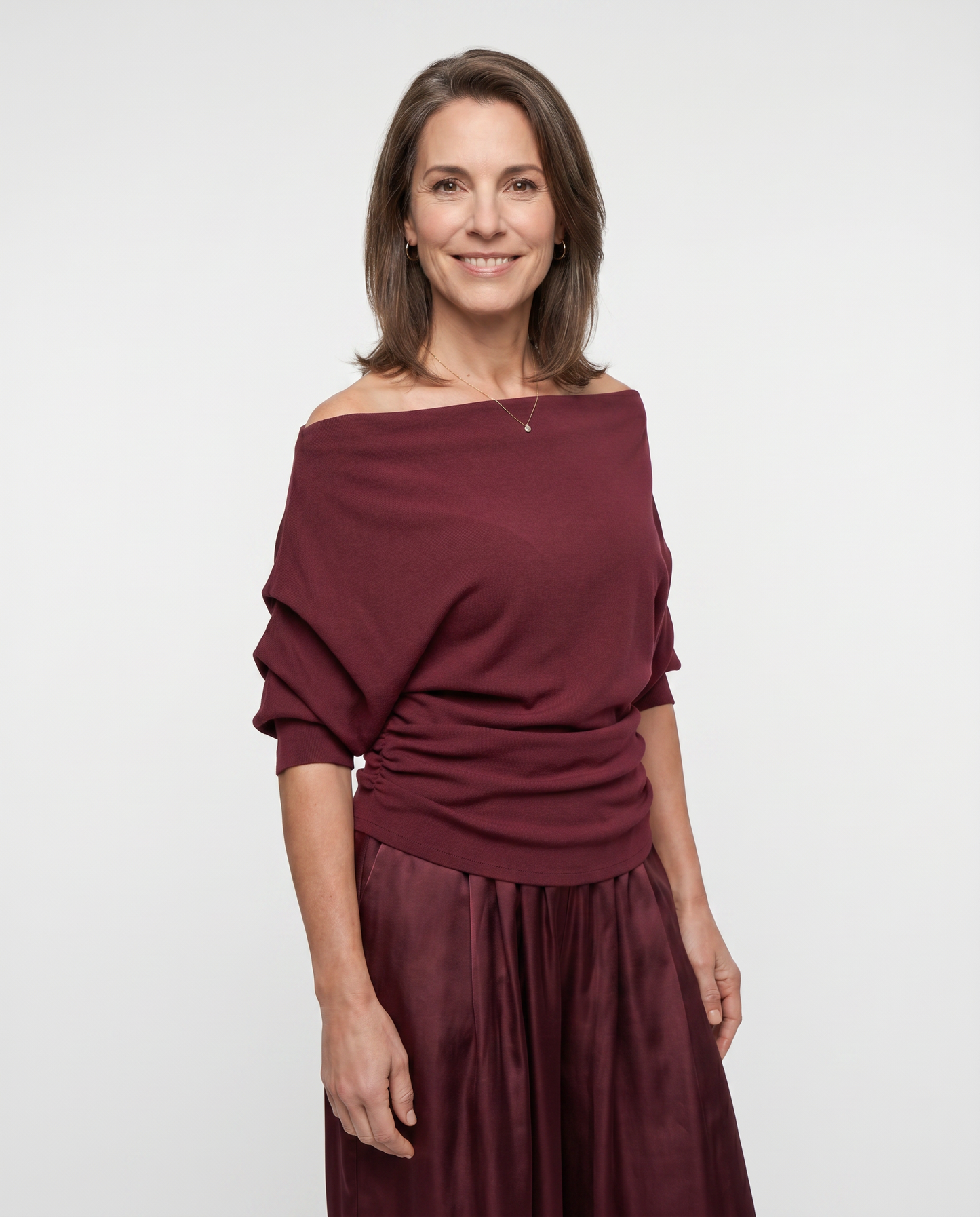 EB GALA™ | ELEGANTE TRAJE CON HOMBROS DESCUBIERTOS