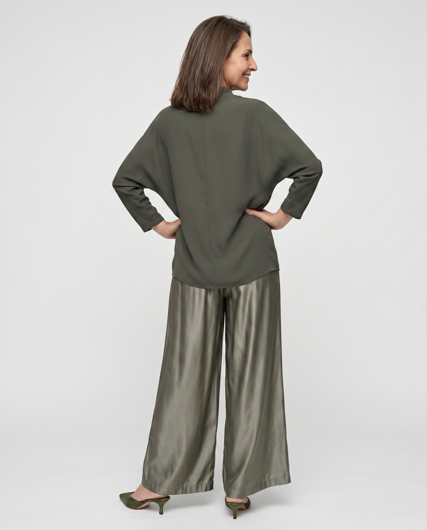 EB GALA™ | ELEGANTE TRAJE CON HOMBROS DESCUBIERTOS
