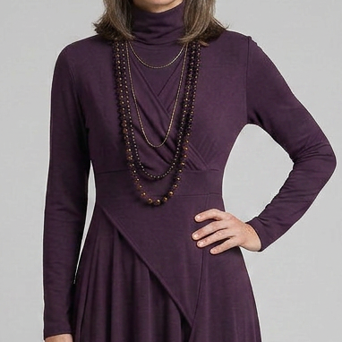 EB SANDRA™ | VESTIDO LARGO PLISADO ASIMÉTRICO CON CUELLO ALTO MORADO