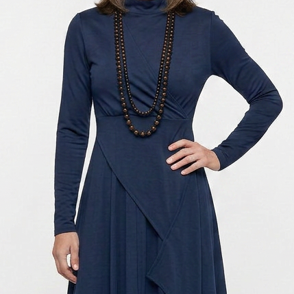 EB SANDRA™ | VESTIDO LARGO PLISADO ASIMÉTRICO CON CUELLO ALTO MORADO