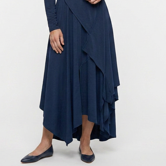 EB SANDRA™ | VESTIDO LARGO PLISADO ASIMÉTRICO CON CUELLO ALTO MORADO