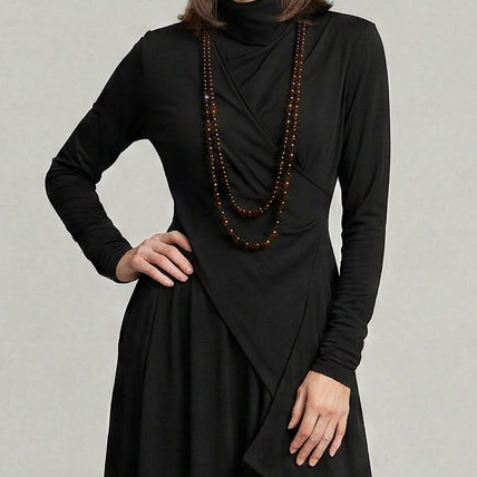 EB SANDRA™ | VESTIDO LARGO PLISADO ASIMÉTRICO CON CUELLO ALTO MORADO